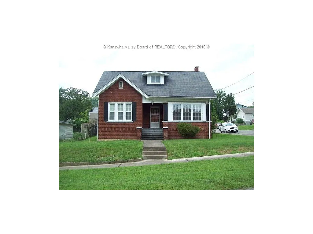 487 3rd St photo 1