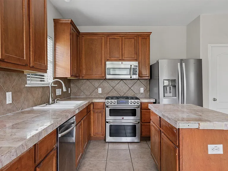 20521 Farm Pond Ln — Photo 9