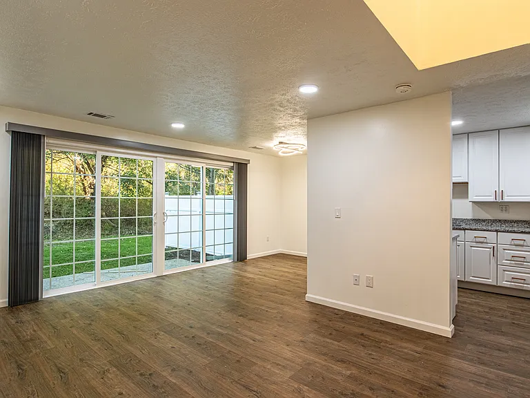 111 Commons Dr — Photo 8