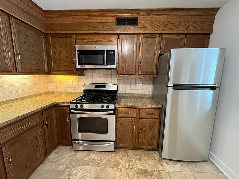 2416 W Foster Ave #1N — Photo 9