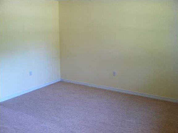 3rd image of 22 Poulton Dr