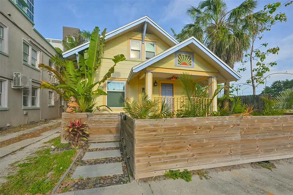 2 bed, 1.0 bath, 980 sqft, $2,500 — Photo 1