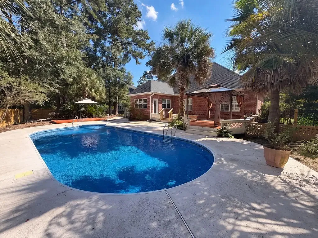 3 bed, 2.5 bath, 2200 sqft, $2,547 — Photo 3
