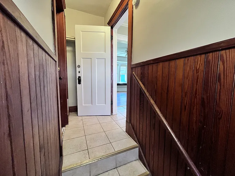 85 Royal Pkwy W — Photo 24