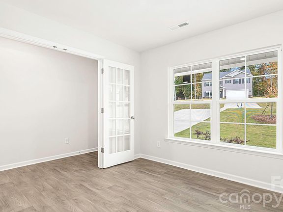 4th image of 405 Owens Ridge Way