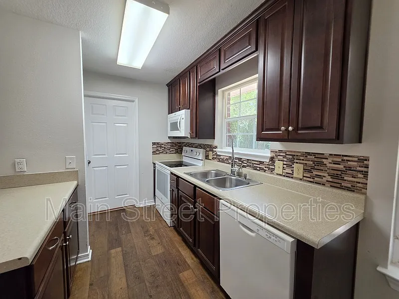 2 bed, 1.0 bath, 927 sqft, $1,475 — Photo 4