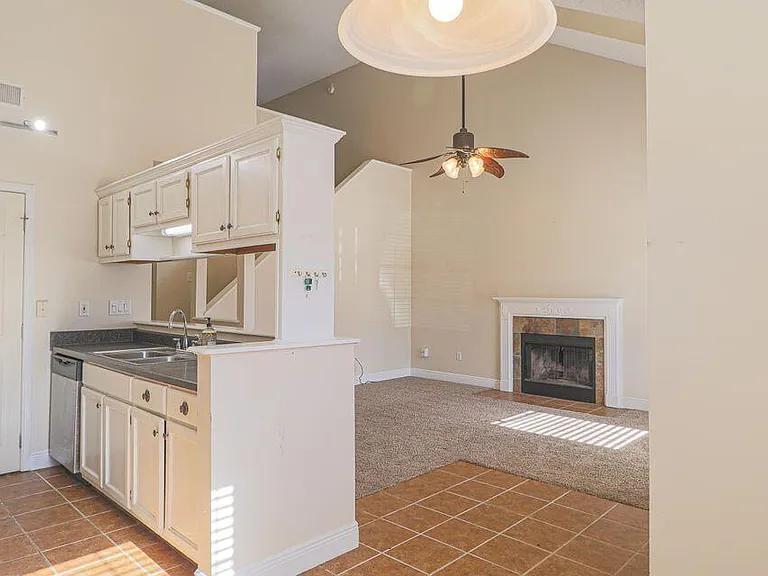 13472 Locust Hill Dr — Photo 4