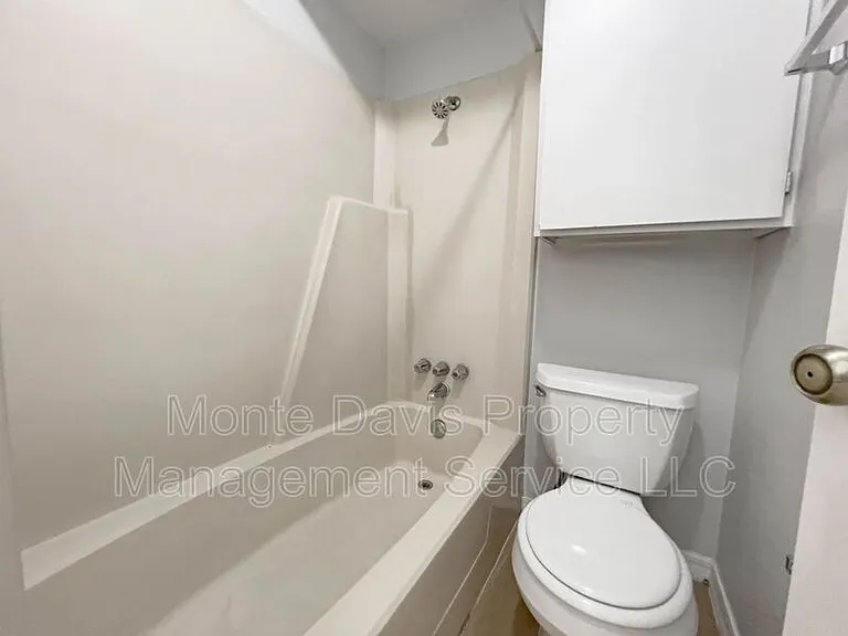 513 S Park Dr #302 — Photo 9