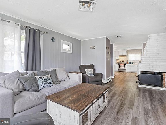 5th image of 87 Chaucer Dr