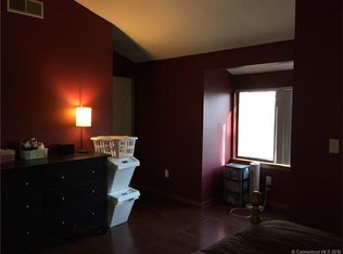 47 Sherman Ln, Hamden, CT 06514