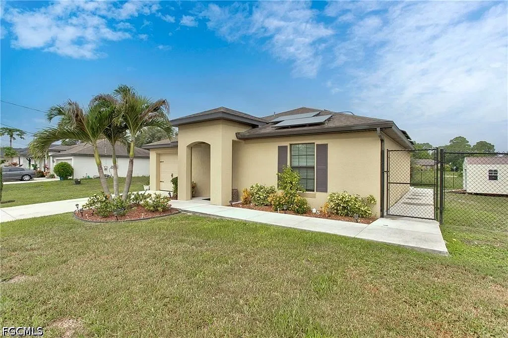 2 bed, 2.0 bath, 1032 sqft, $1,800 — Photo 2