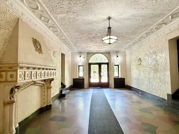 410 Eastern Parkway image 1 of 10