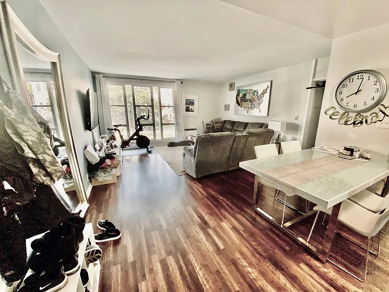 1730 Glendon Ave #7 — Photo 2