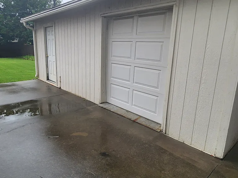 1848 Crestview Cir — Photo 22