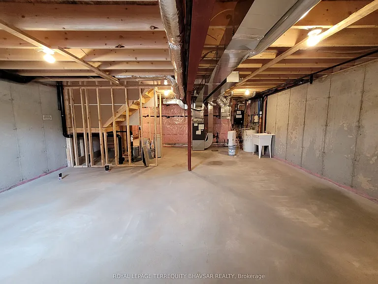 4552 Portage Rd #8 — Photo 36