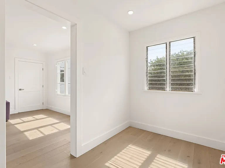 8210 W Clinton St — Photo 3