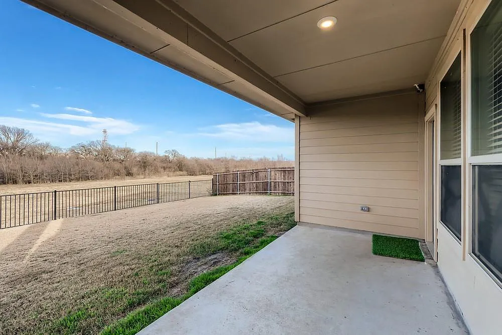 4 bed, 2103 sqft, $2,580 — Photo 3