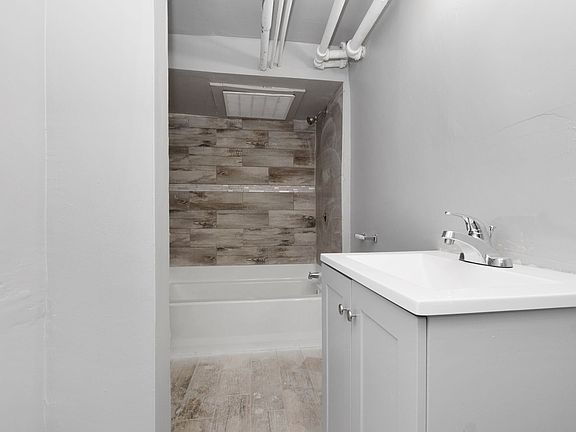 4th image of 6734-6736 S Clyde Ave #G