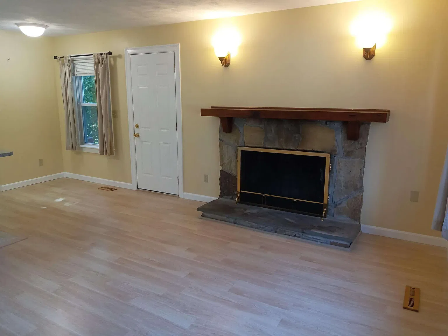 74 Willow Ln — Photo 2