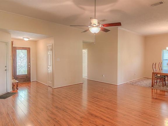 3rd image of 2903 S Peach Hollow Cir