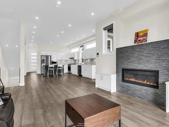 409 W Keith Rd, North Vancouver, BC V7P 3C7