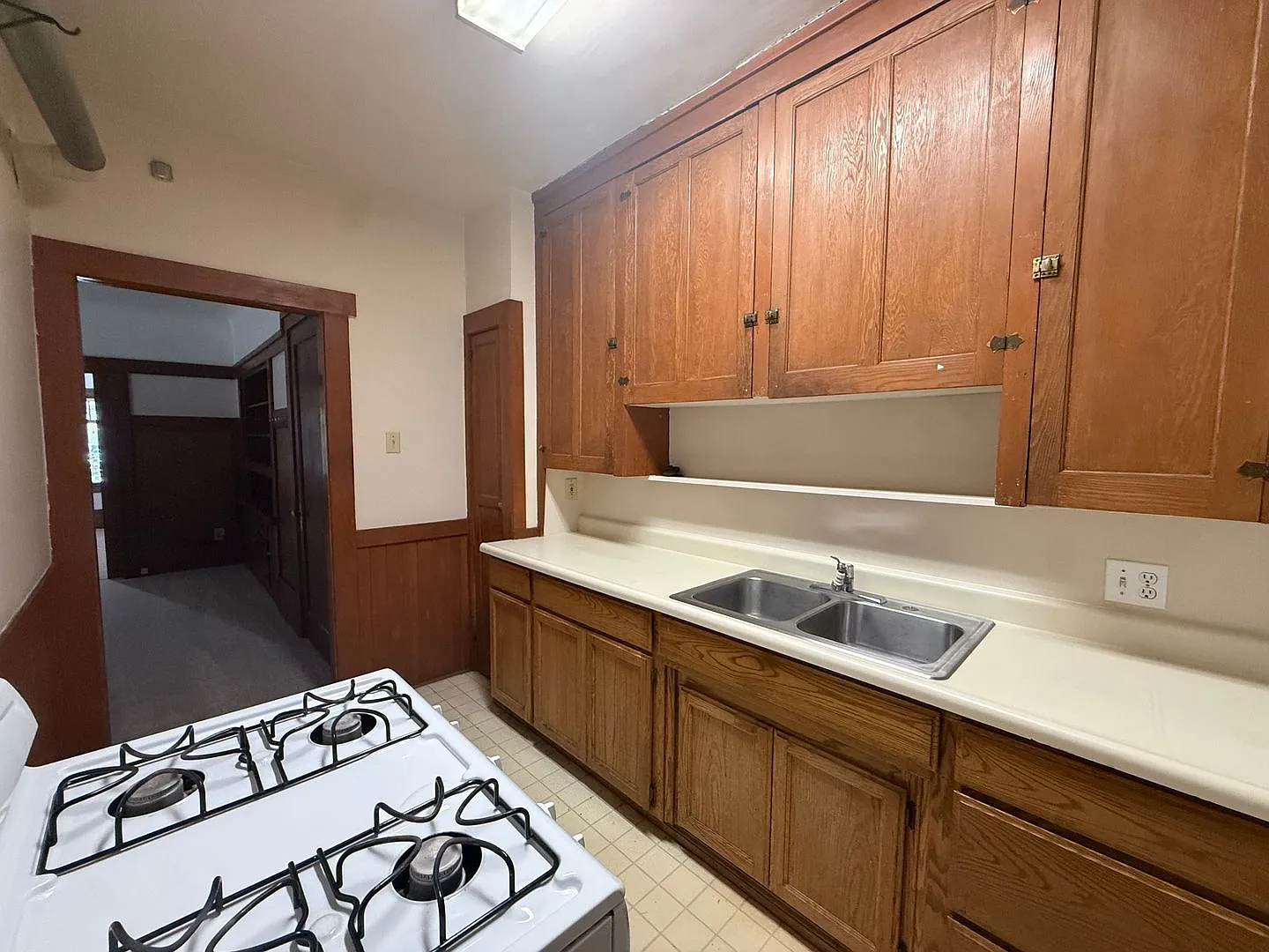 Vintage Charm, Great Location! — Photo 2