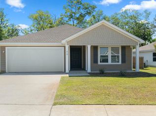 610 Riverwalk Cir, Freeport, FL 32439