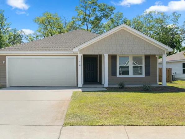 610 Riverwalk Cir, Freeport, FL 32439