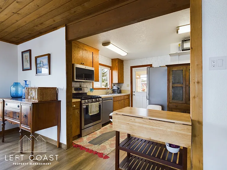 1033 NW Inlet Ave — Photo 15