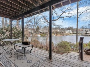 2028 Upper Lake Dr, Reston, VA 20191