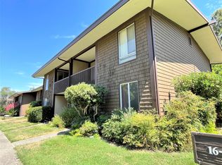 16 Surrey Ln, San Rafael, CA 94903