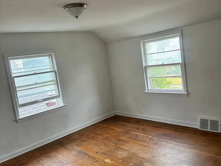21860 Roberts Ave — Photo 12
