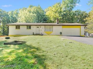 5165 Hummingbird Dr, Pocono Summit, PA 18346