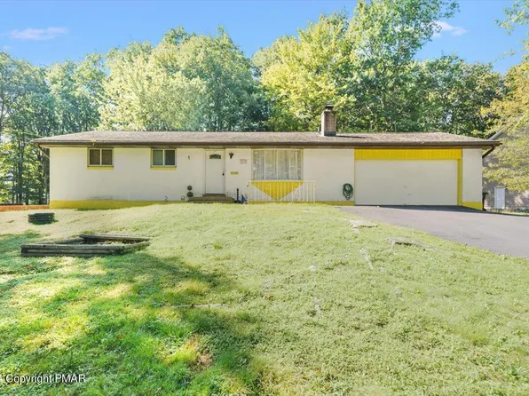 5165 Hummingbird Dr, Pocono Summit, PA 18346