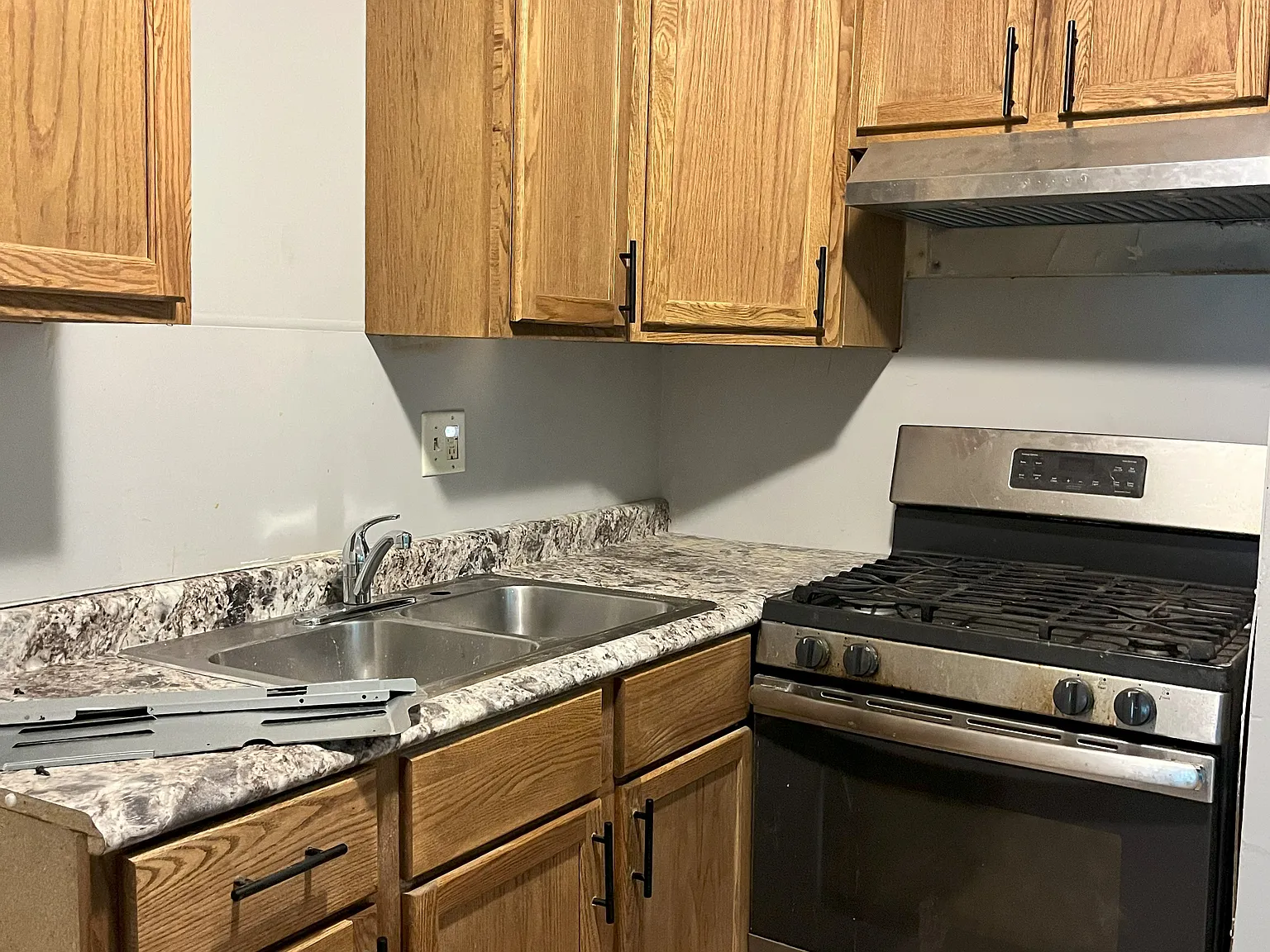 2 bed, 850 sqft, $1,300 — Photo 1