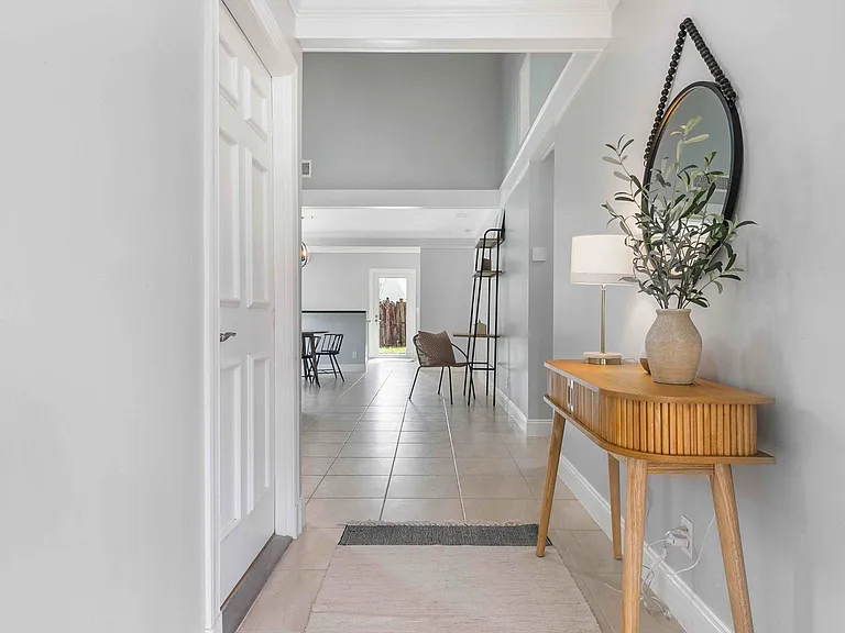 522 Goldenwood Way — Photo 3
