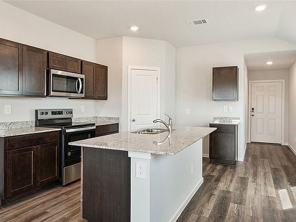 3rd image of 417 Pickel Dr