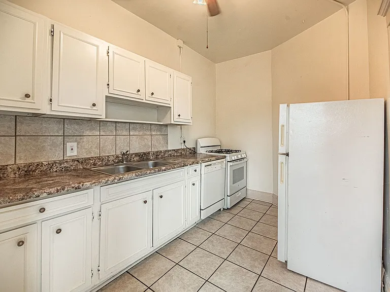 207 Midway Ave — Photo 21