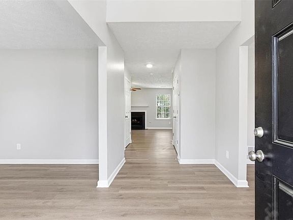 4th image of 111 Crestbend Ln