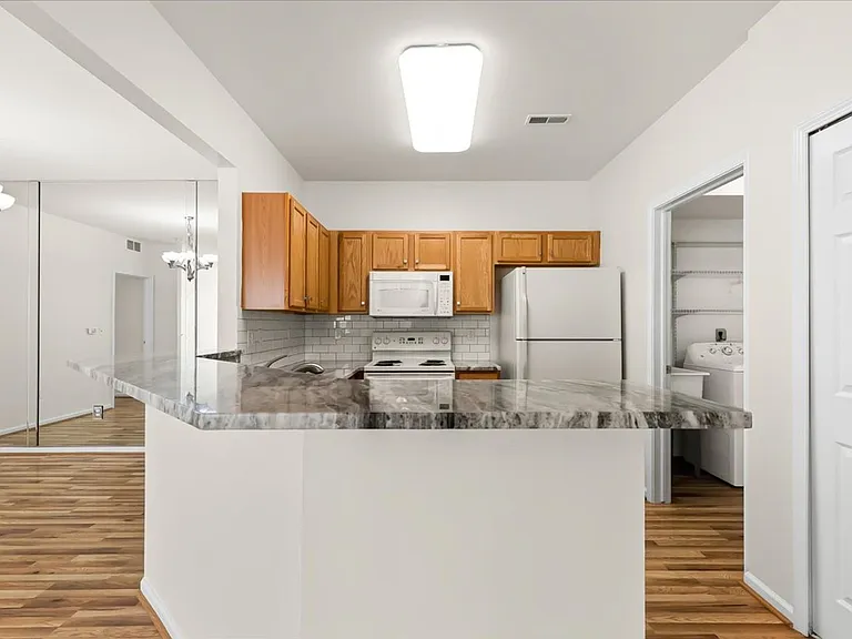 17104 Chesapeake Cir — Photo 3