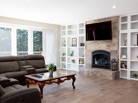 4th image of 303 Sanborn Ln