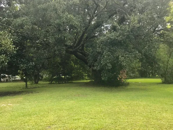 3702 Blueback Ave, Pascagoula, MS 39581