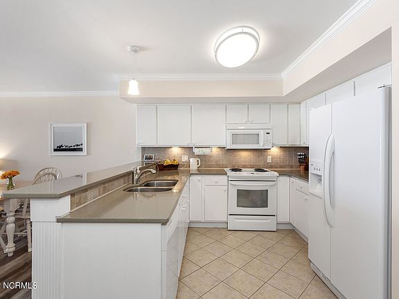 5th image of 1403 S Lake Park Blvd #506