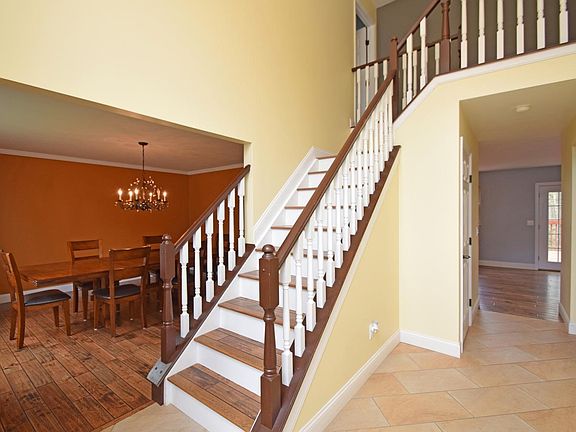 3rd image of 213 W Stoneridge Dr