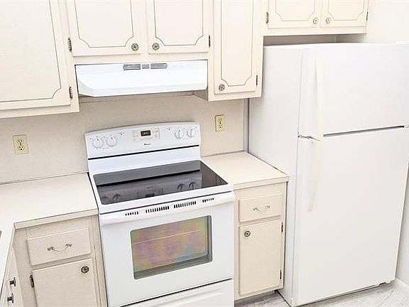 5th image of 1638 Embassy Dr APT 302