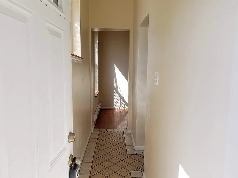 1323 W Butler St #1 — Photo 15