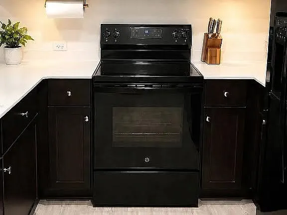 4 bed, 2.0 bath, 1690 sqft, $2,700 — Photo 4