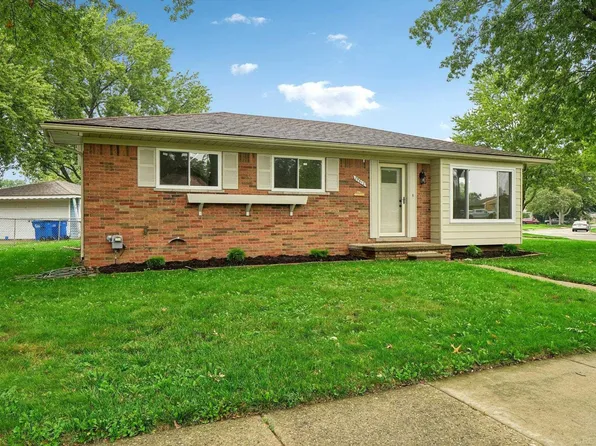 29812 Newport Dr, Warren, MI 48088