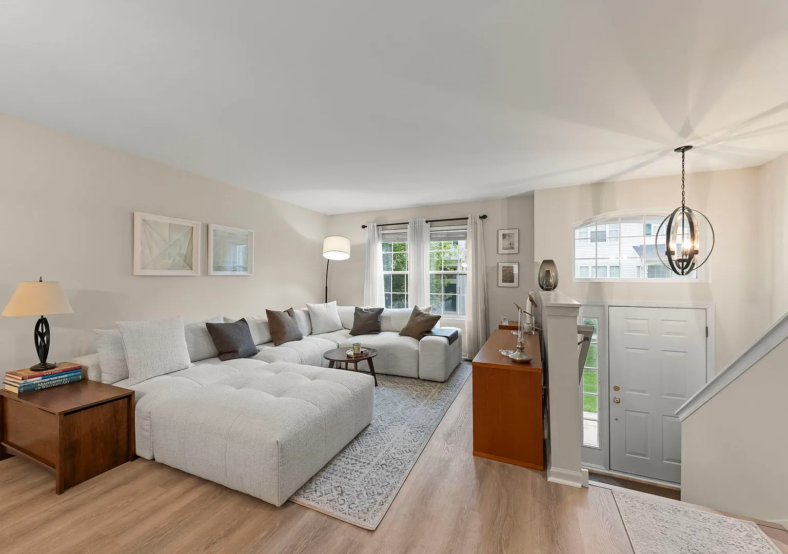 3 bed, 2.5 bath, 1828 sqft, $2,700 — Photo 2