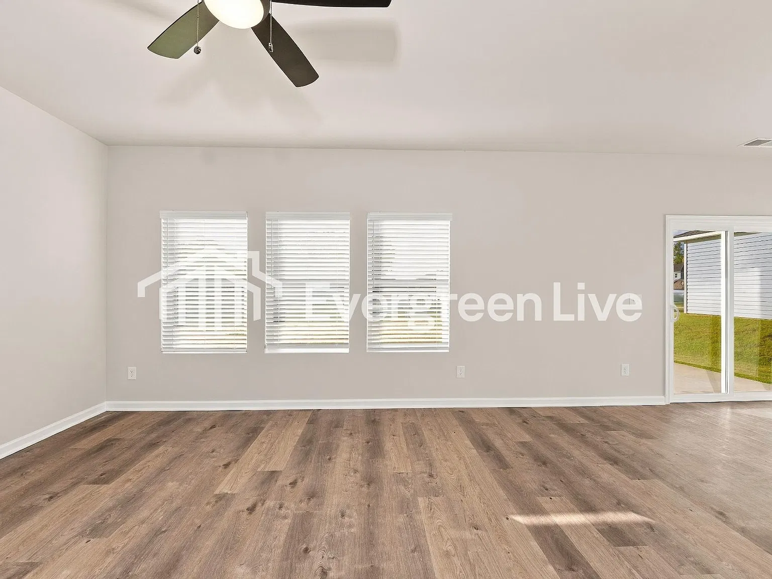 3 bed, 2.5 bath, 1689 sqft, $1,555 — Photo 4